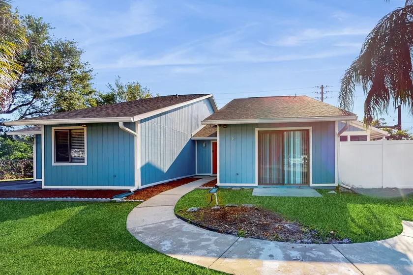 2BR Home with beach gear, dog-friendly - Image 1