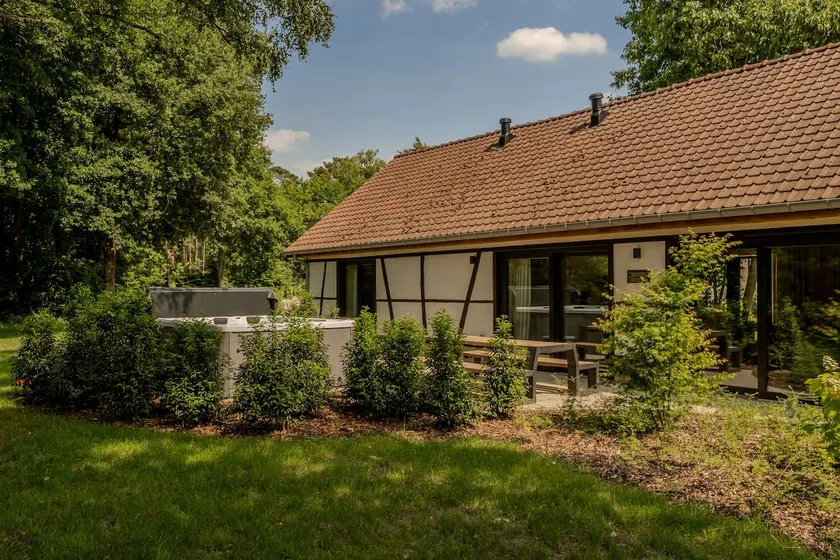 Villa Lodge with Jacuzzi | 8 people - Image 1