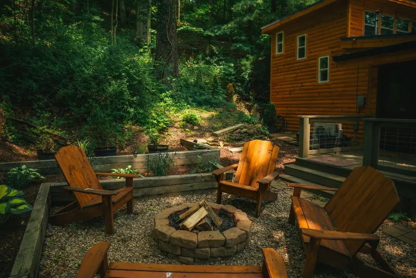 Hilltop Cabin, Lake, Hot tub - Image 1
