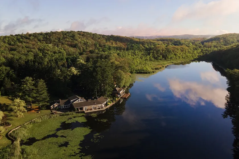 Private 37 Acre Lake Estate On 164 Acres - 11 Br - Image 1