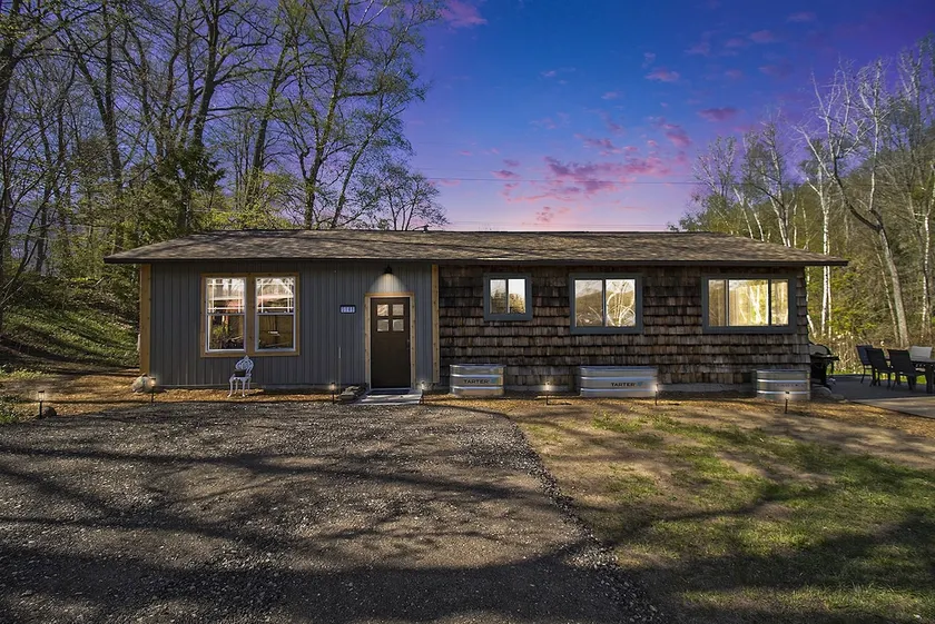 Pickerel Lake Newaygo Waterfront Cottage Wi-Fi - Image 1