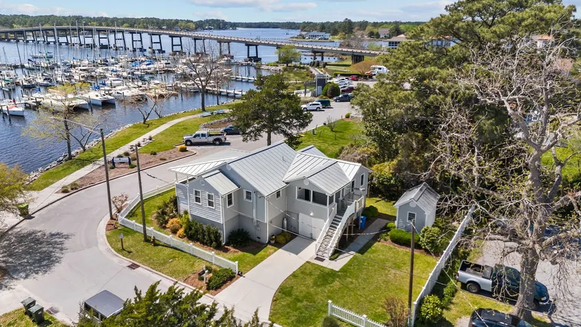 Water Street Cottage - Waterfront Destination - Image 1