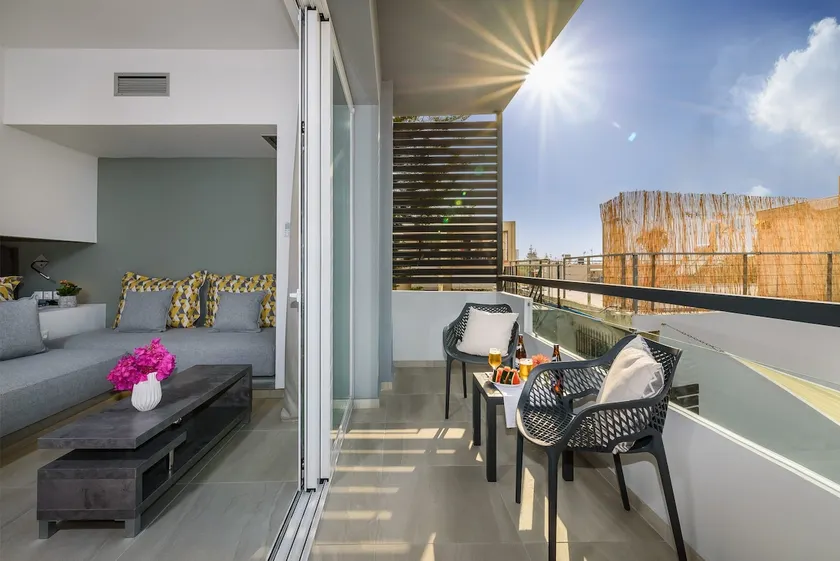 Solar Standard Apartment by Amara Living - Image 1