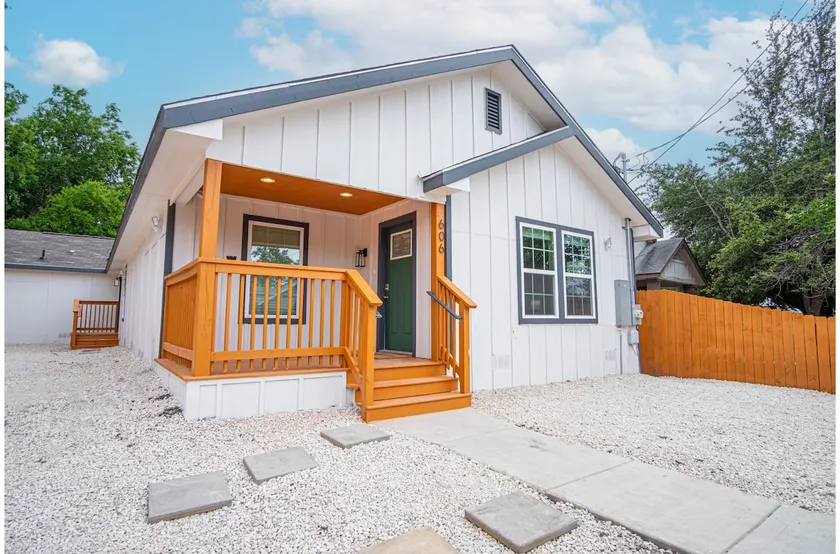 Spacious Delightful 4 BR 3 BA Close to Downtown - Image 1