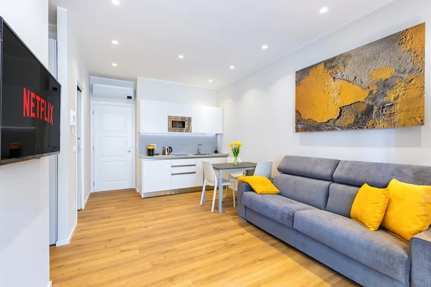 C8 Apartments: Giallo Senape 02 - Image 1