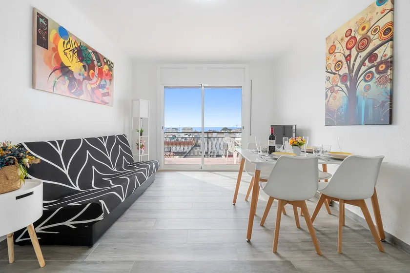 Modern and sunny apartment - Image 1