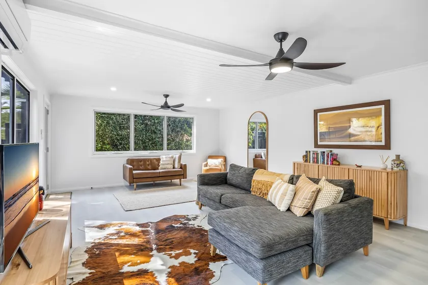 Trendy 2-Bed Home with Outdoor Entertainment - Image 1