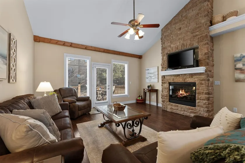Dog-Friendly 2BR Lodge, Pool by Big Cedar - Image 1