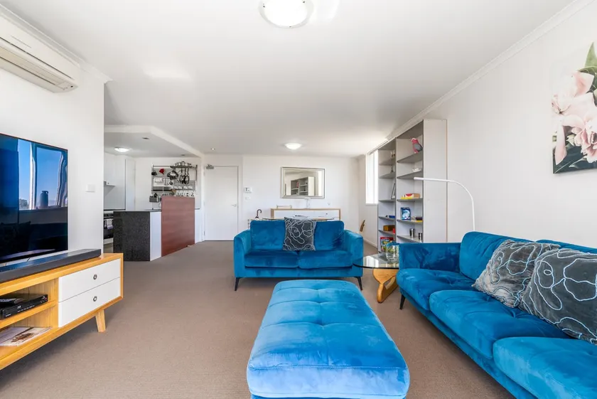 Spacious Braddon 2BD - Ground Floor, 2 Car Spaces - Image 1