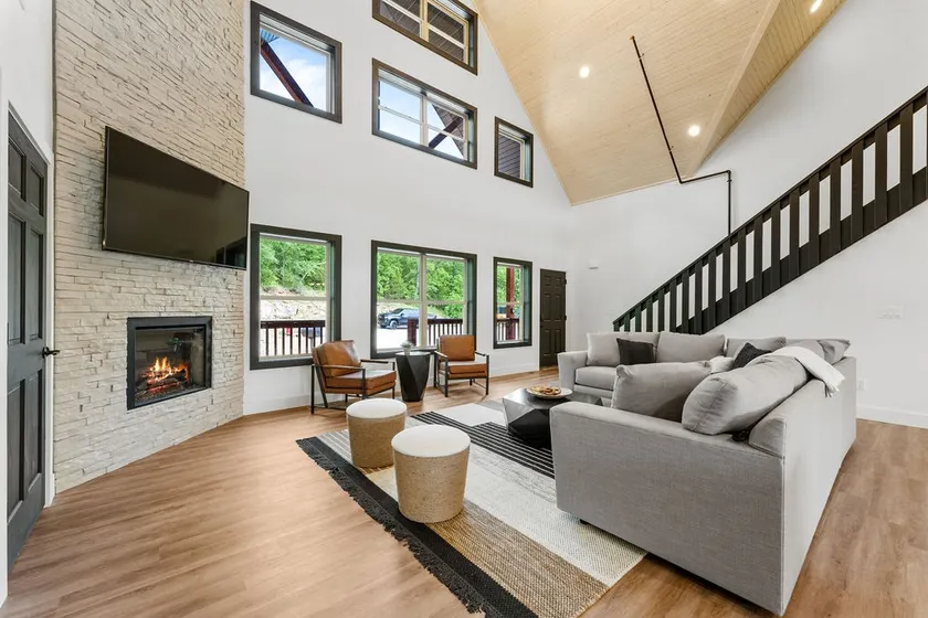 Luxury Cabin w/ hot tub, pet frdnly, cmty pool - Image 1