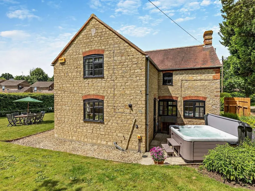 3 Bed in Bicester 94701 - Image 1