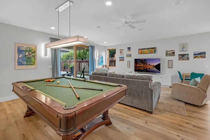 Walking distance to the beach! The Surf Station - Image 1