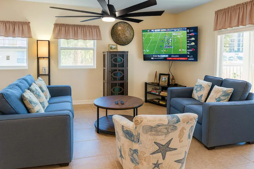 * 4 bedroom 2 Level Home * 50 yards from Beach - Image 1
