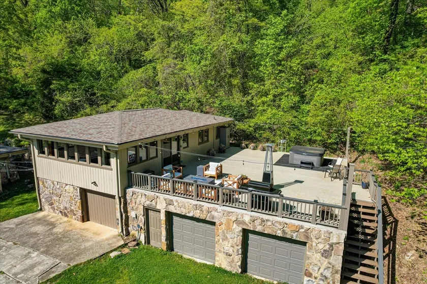 The Loft - Lounge with Grill and Hot Tub! - Image 1