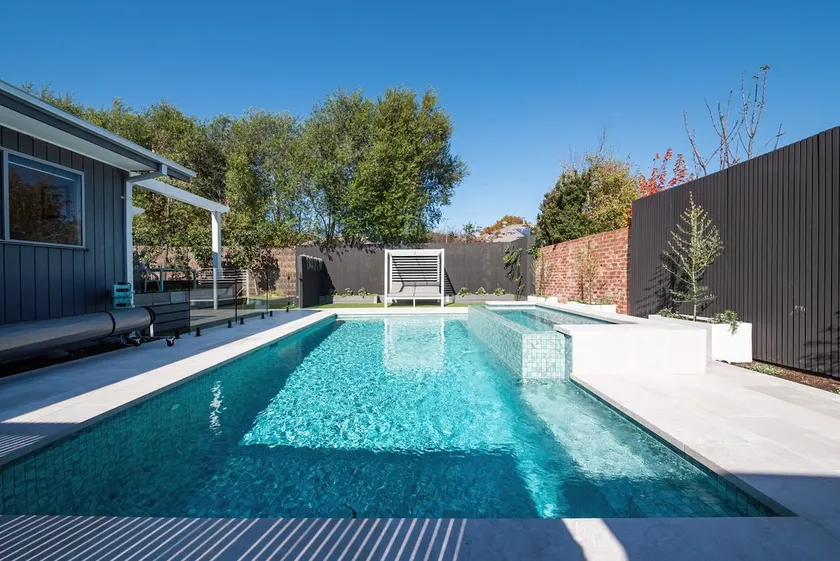 Missy's Escape - Luxe Family Entertainer Pool Spa Walk to Beach - Image 1