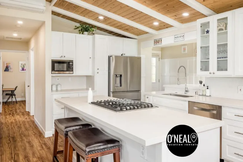 3 Bedroom House - 3 min from beach! - Image 1