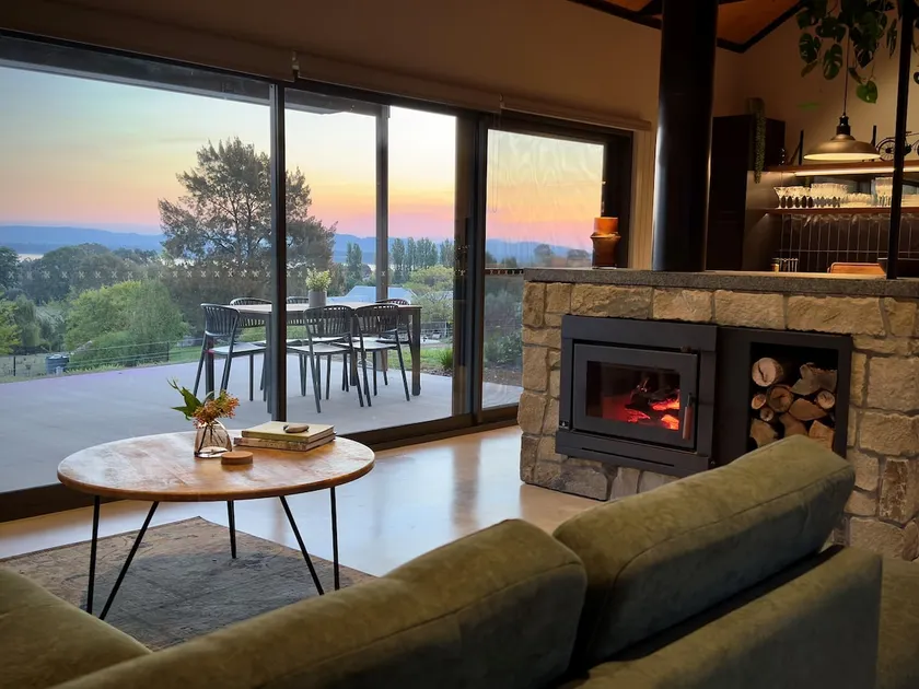 Yabbarin Luxury Lodge Bethanga - Image 1