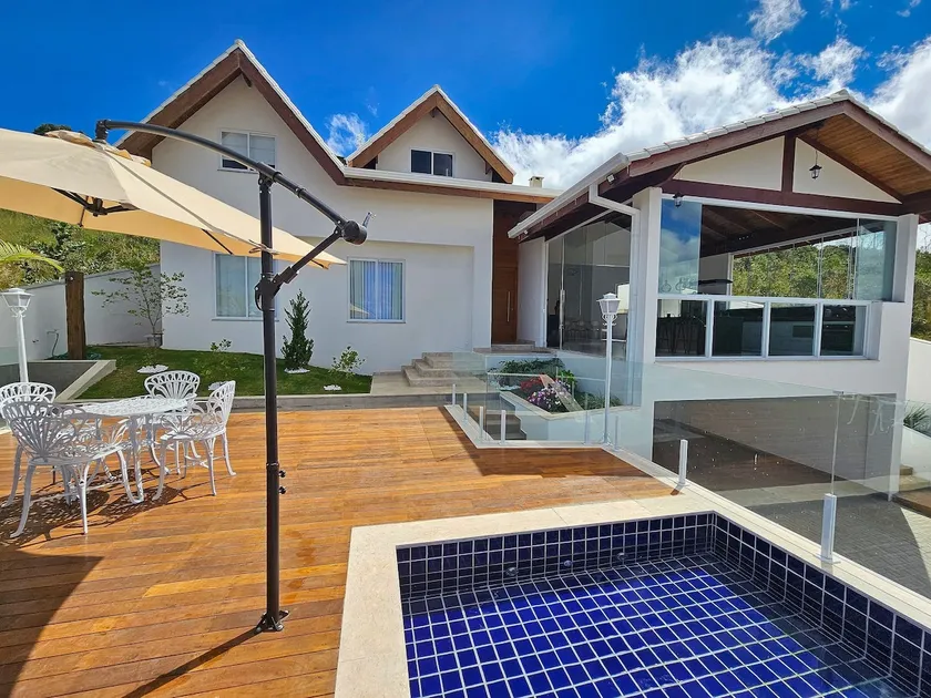 Luxury Swiss-Style House. 5 En-suites, Heated Pool - Image 1