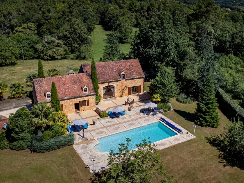 Large authentic house with private pool - Image 1