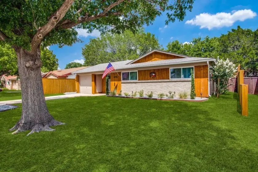 Grapevine House ! 1/2 mile - Image 1