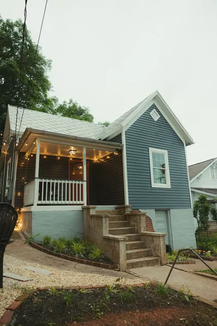 Historic Renovated 2BD - Overlooking Downtown - Image 1