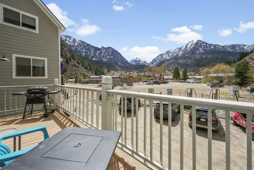 Spacious Serenity - Scenic Views | Sleeps 9 +AC - Image 1