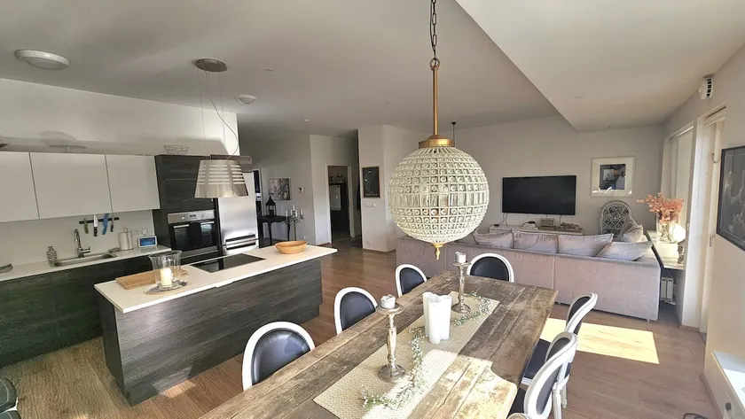 New Modern 3BR, Great View & Private Parking - Image 1