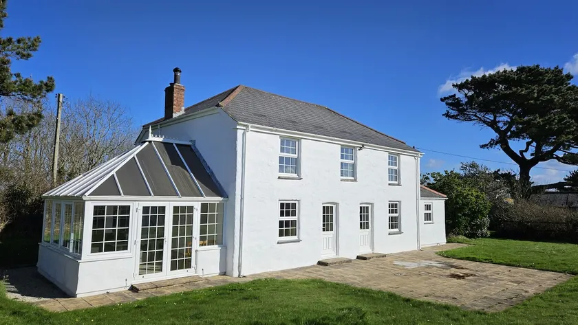 Meadow House - Image 1