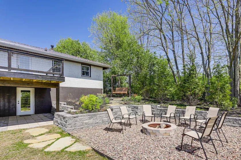 Dry Ridge Farmhouse w/ Hot Tub + Game Room! - Image 1