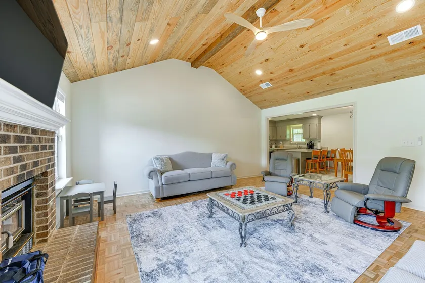 Perry Family Home on 2 Acres w/ Private Pool - Image 1