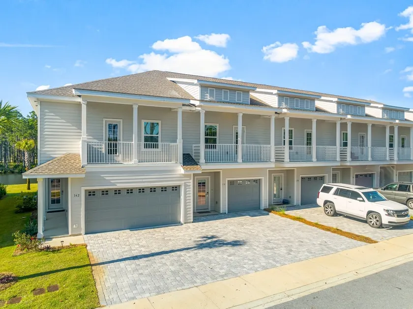 Emerald Treasure 138–Lake Views–Sleeps 8 - Image 1