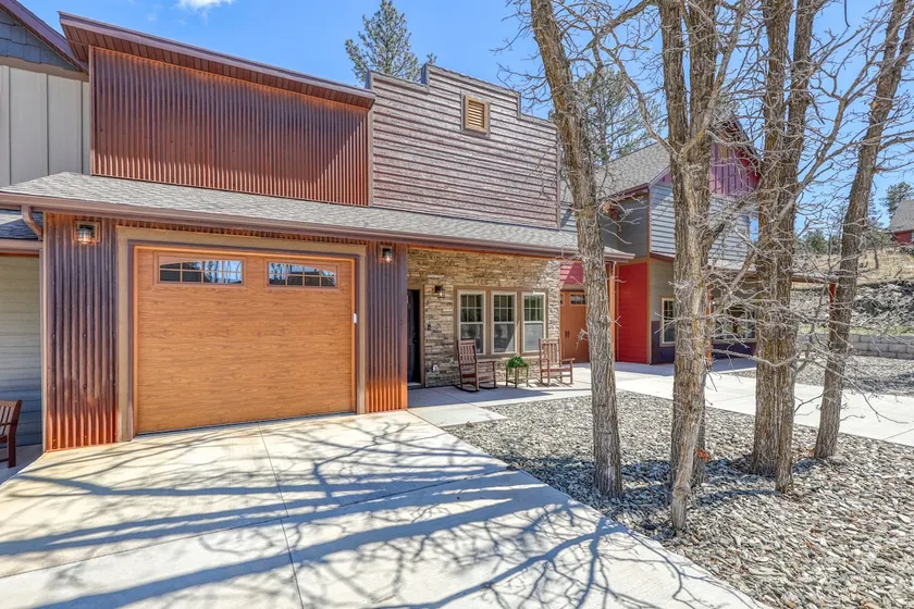 Modern King Condo Near Rapid City - Image 1