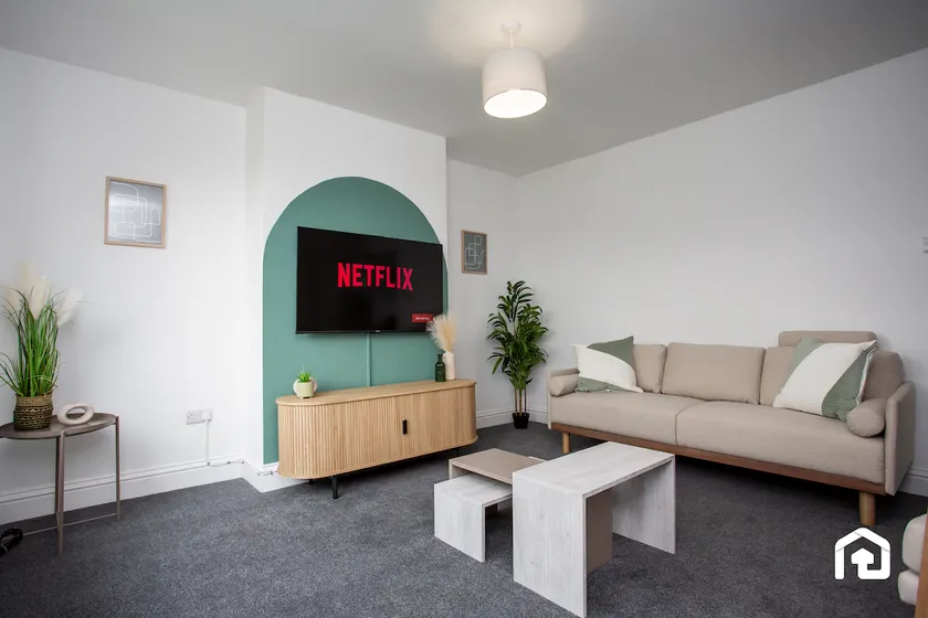 The Lampton - Modern - Gibside - Smart Tv - WIFI - Image 1