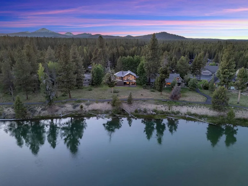 AC, on the Deschutes River, luxury, quiet, 5*view! - Image 1