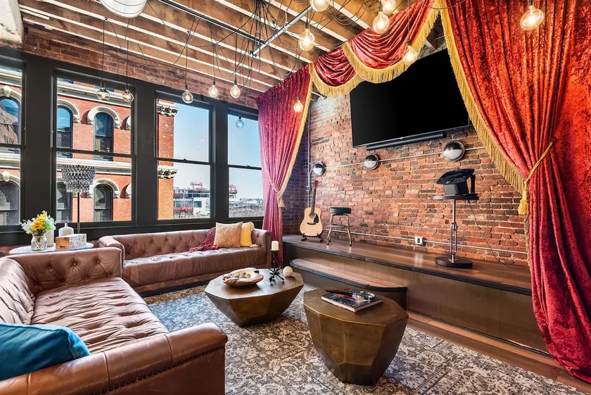 The Velvet Vault-Luxury loft & walk to Broadway - Image 1