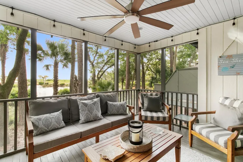 Ocean and lagoon views, beach and pool access - Image 1