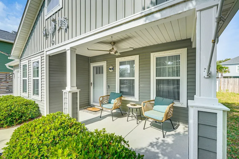 Charming Oak Island Beach House w/ Fire Pit & Yard - Image 1