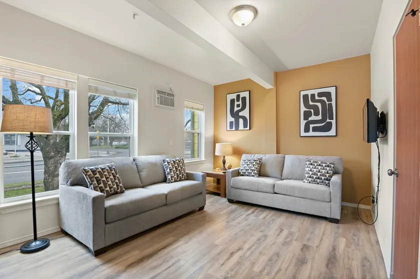 Maple Manor Urban Retreat - Image 1