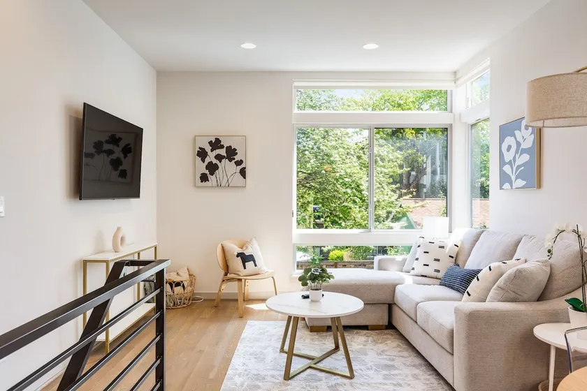 Stylish Seattle Townhome - Rooftop Deck & Downtown - Image 1