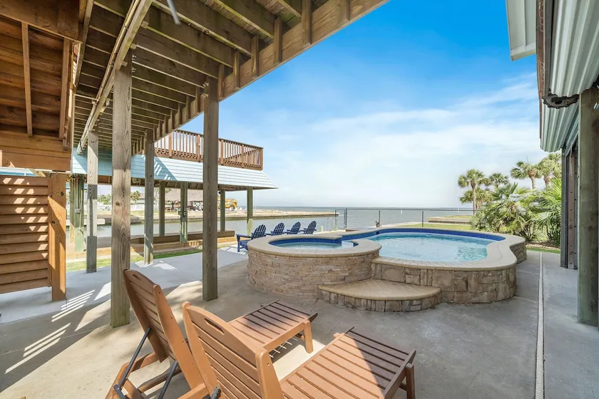 Margaritaville on the Bay - Image 1