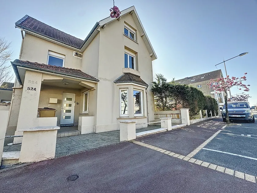 Villa – Beach Vacation - Image 1