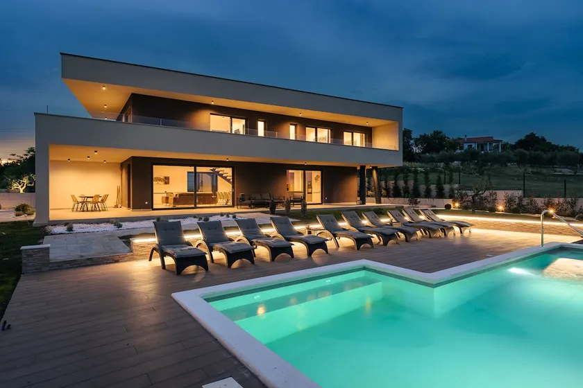 Villa de la Vie with Heated Swimming Pool - Image 1