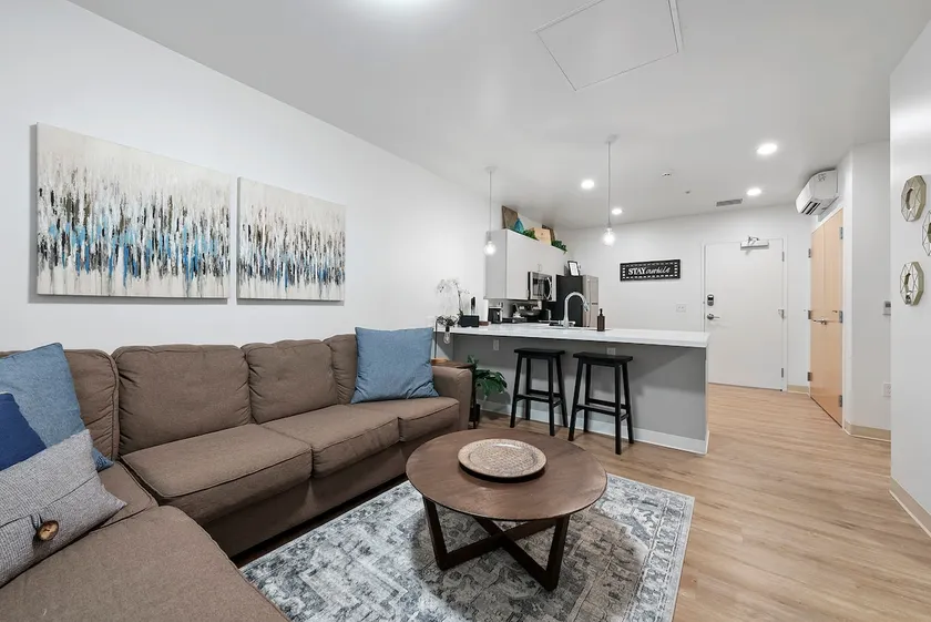 Private Full Suite near Downtown and Hospital Area - Image 1