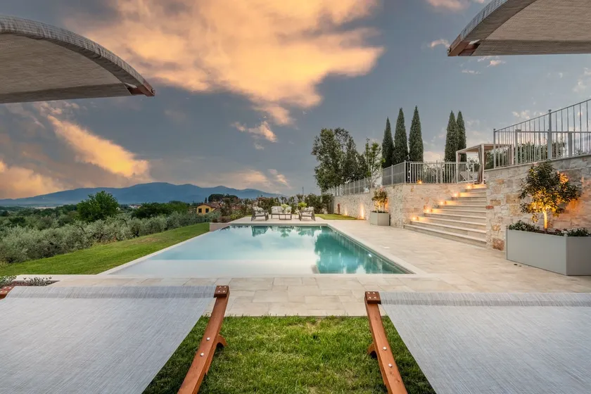 Villa Sunkiss: Luxury Farmhouse with Tuscan Flair - Image 1