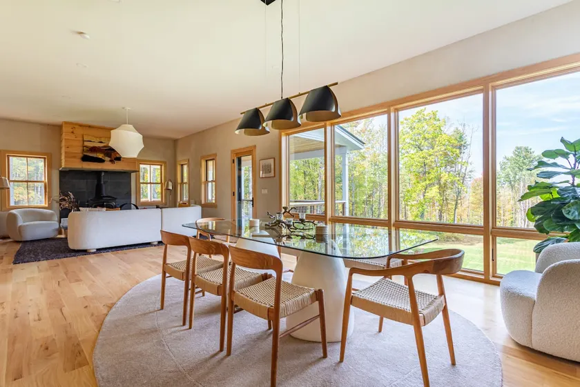 Contemporary Stunner near Inness & Trails - Image 1