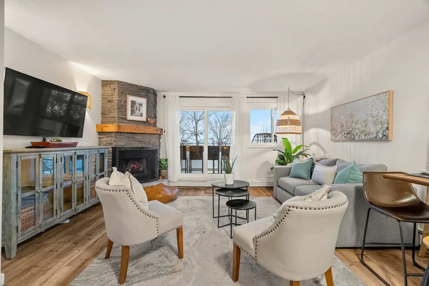 Lakeview Gem | Lakeside Retreat | Stunning Views | - Image 1