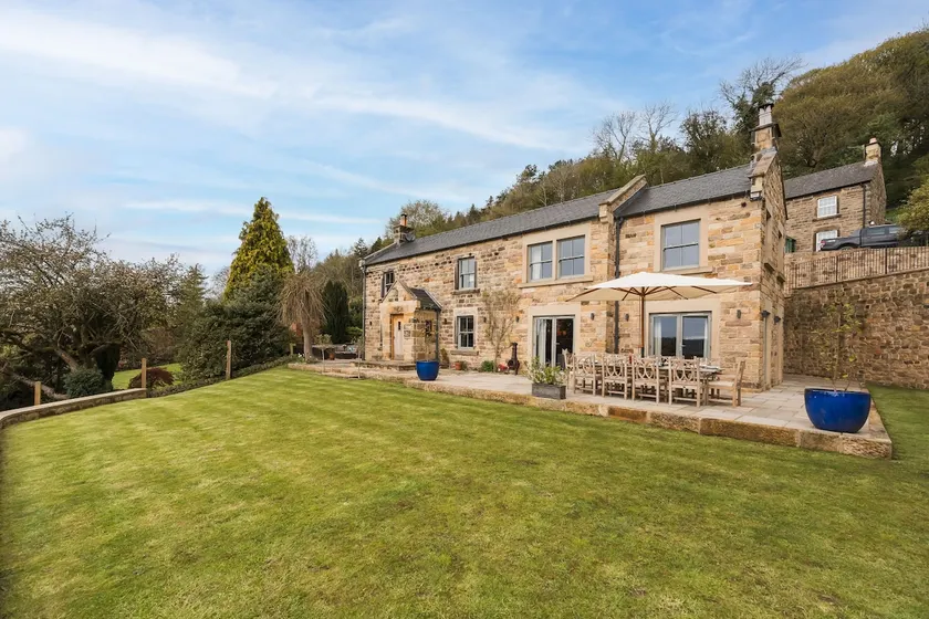 Luxury Holiday Cottage with Hot Tub, Peak District - Image 1