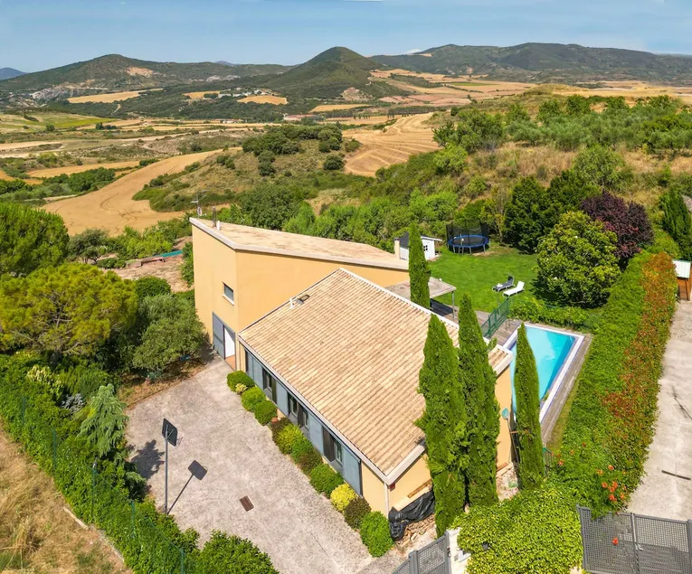 Spectacular designer house with pool in Navarra - Image 1