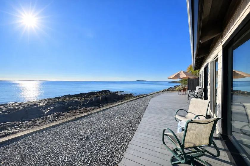 Large contemporary home with open ocean views - Image 1