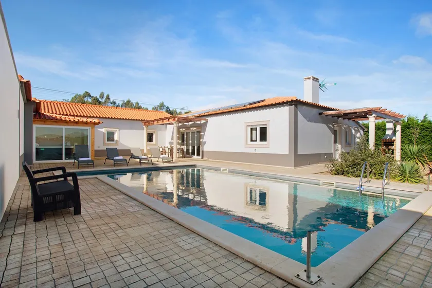 Villa Rosa with Pool and Jacuzzi - Image 1